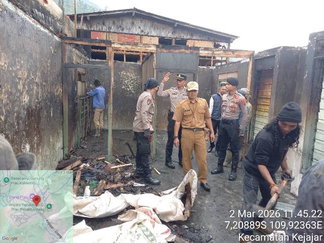 Gerak Cepat Pemadam Kebakaran Atasi Kebakaran Rumah di Patakbanteng